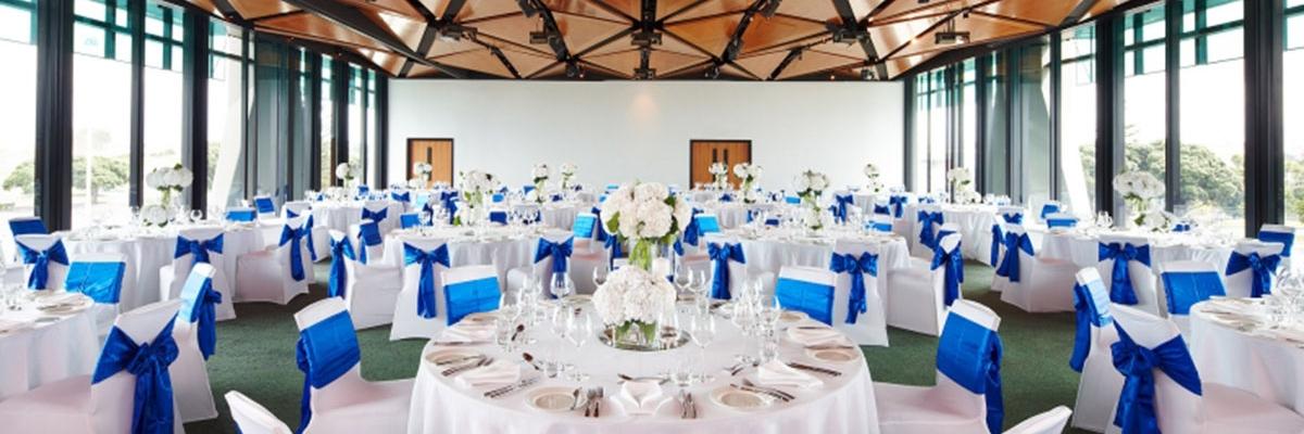 h-novotel-1 Novotel Auckland - White and blue banquet