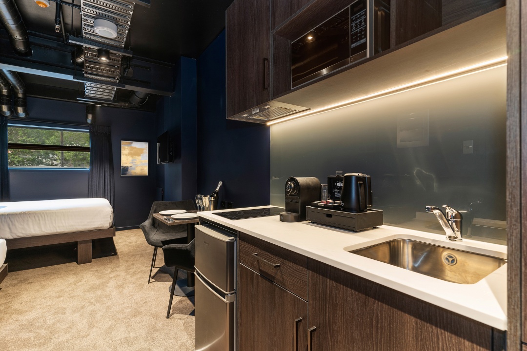Deluxe hotel room