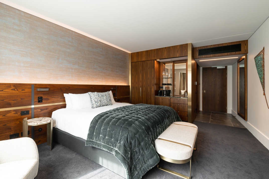 Interior of the Elite King room