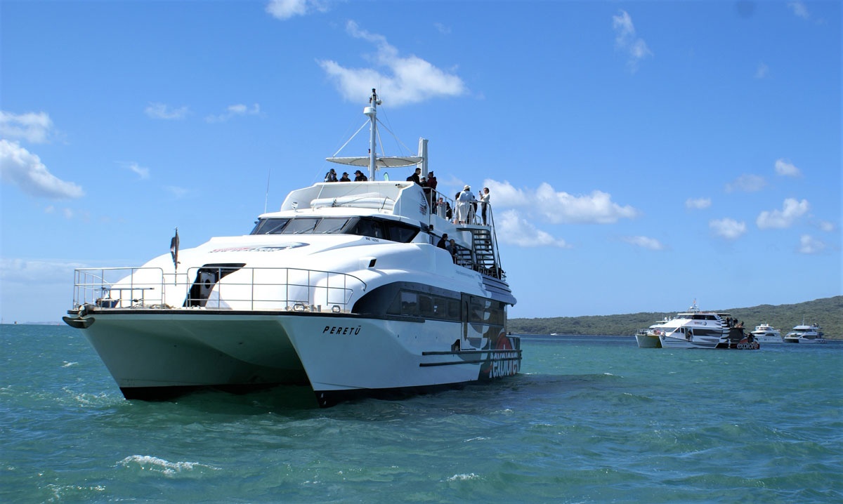 Explore Group - Banner 3 Peretu cruising in harbour
